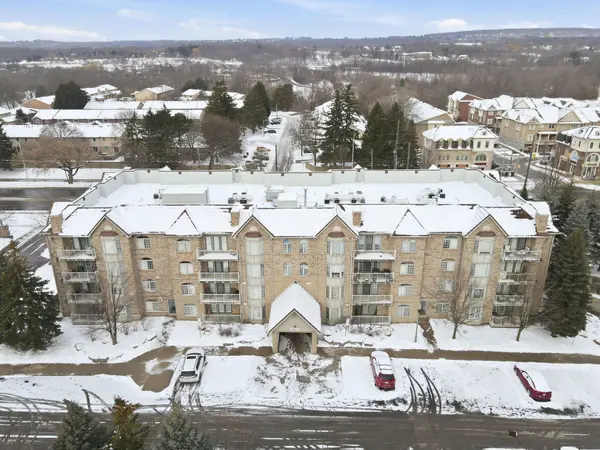 Burlington, ON L7T 4K8,216 Plains RD W #E106