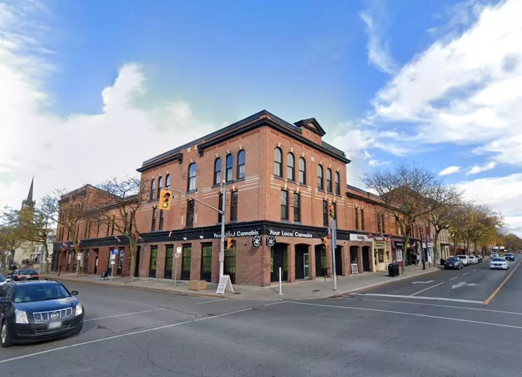 Cobourg, ON K9A 3P8,2 King ST W