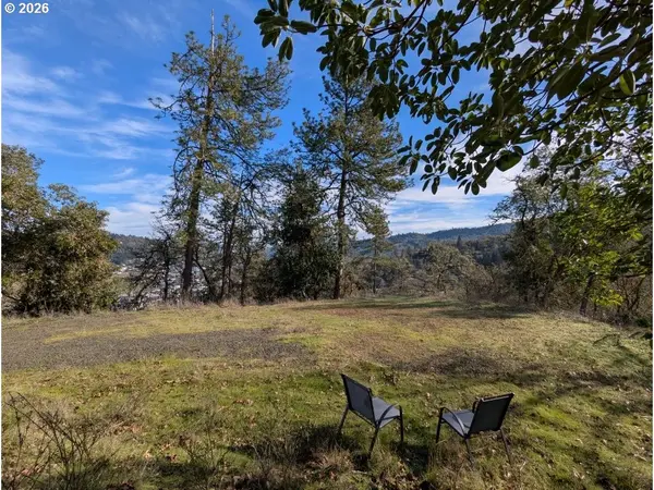 Roseburg, OR 97470,1596 SE DOUGLAS AVE