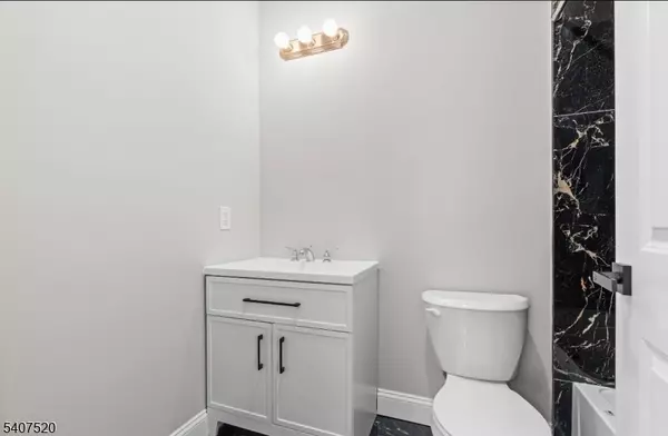 Newark City, NJ 07107,503 Delavan Ave #1