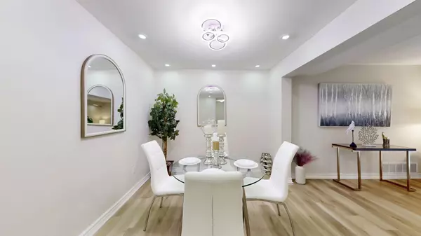 Toronto C15, ON M2H 2V6,4 Frosty Meadoway Mews