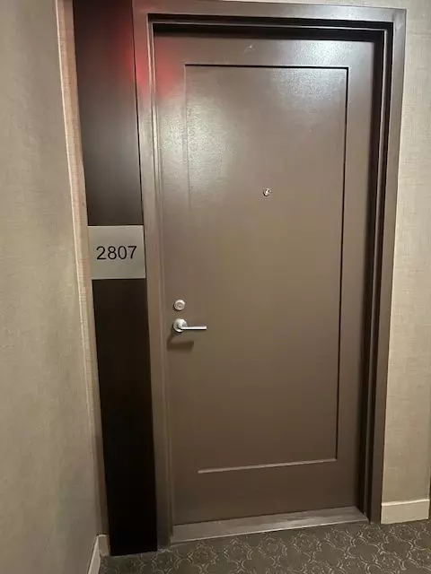 Toronto, ON M5P 2Y3,320 Tweedsmuir AVE #2807