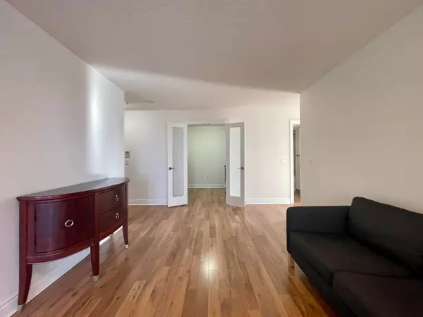 Toronto C14, ON M2N 0C1,500 Doris AVE #1827