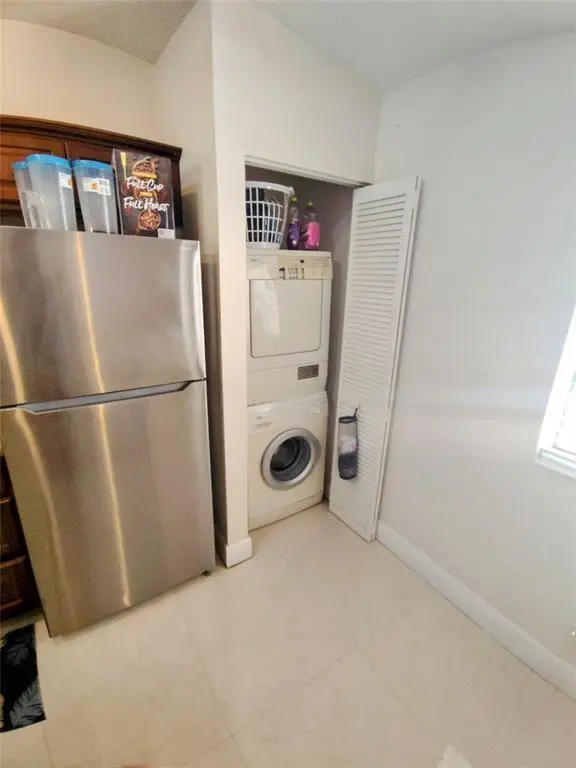 Lauderhill, FL 33313,2481 NW 56th Ave #8-16