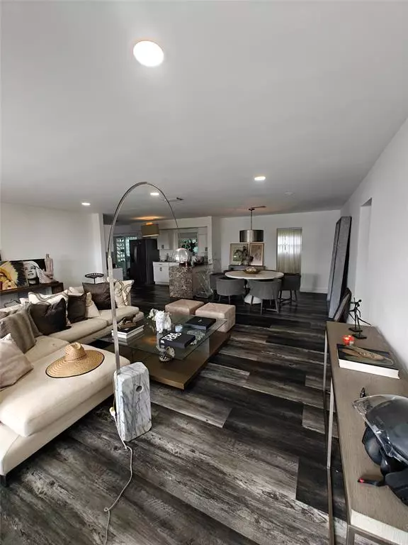 Hollywood, FL 33021,4223 Van Buren St