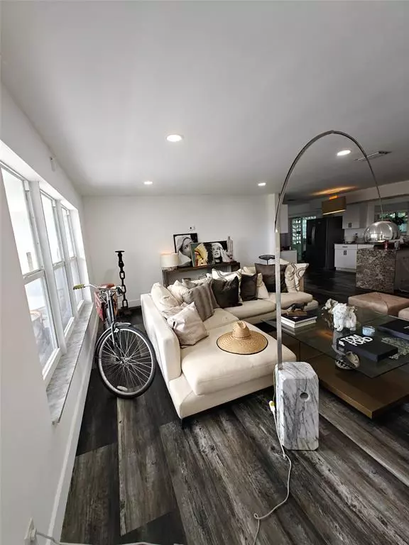 Hollywood, FL 33021,4223 Van Buren St