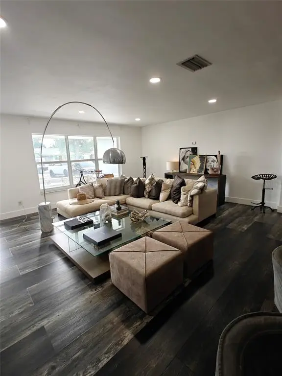 Hollywood, FL 33021,4223 Van Buren St