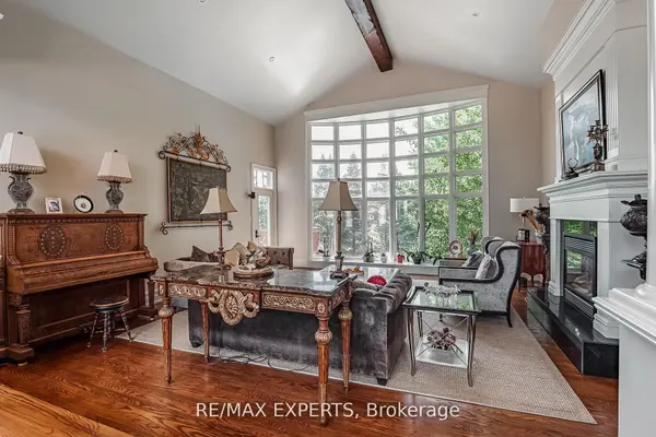 8 Alm CT, Aurora, ON L4G 6W7