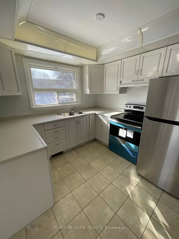 Newmarket, ON L3Y 4R5,262 Scott AVE