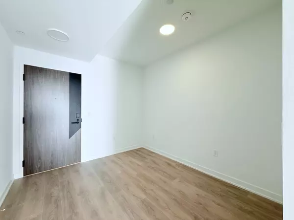 Toronto W08, ON M8Z 0H5,1037 The Queensway N/A #703