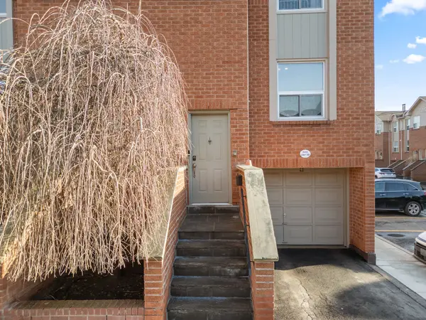 Oakville, ON L6M 3J3,1570 Reeves Gate #10