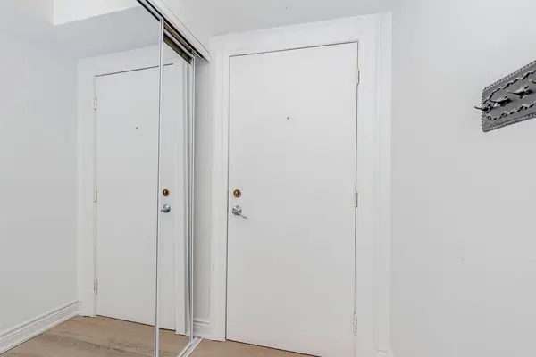 2605 Woodchester DR #72, Mississauga, ON L5K 2E3