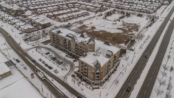 Burlington, ON L7L 0E9,5327 Upper Middle RD #205