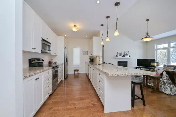 Mono, ON L9W 0B3,200 Kingfisher DR #94