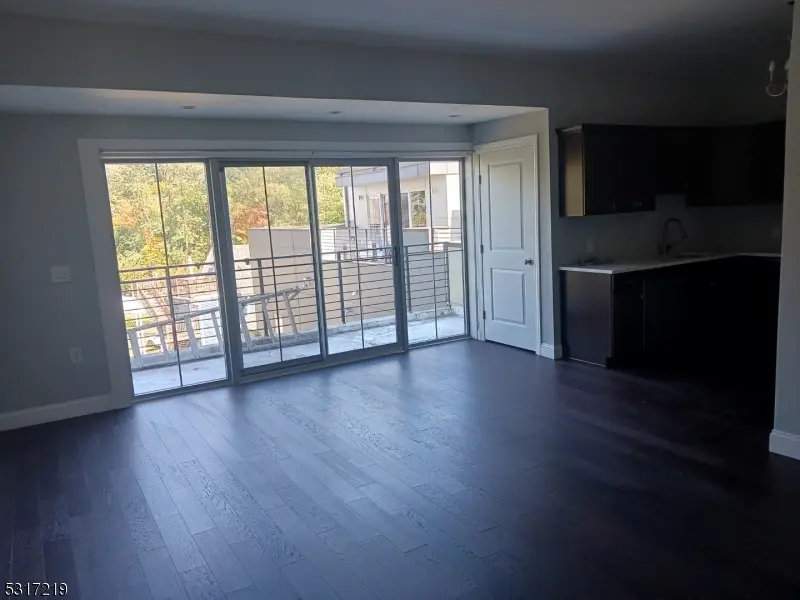 Morristown Town, NJ 07960,10 Ford Ave #303