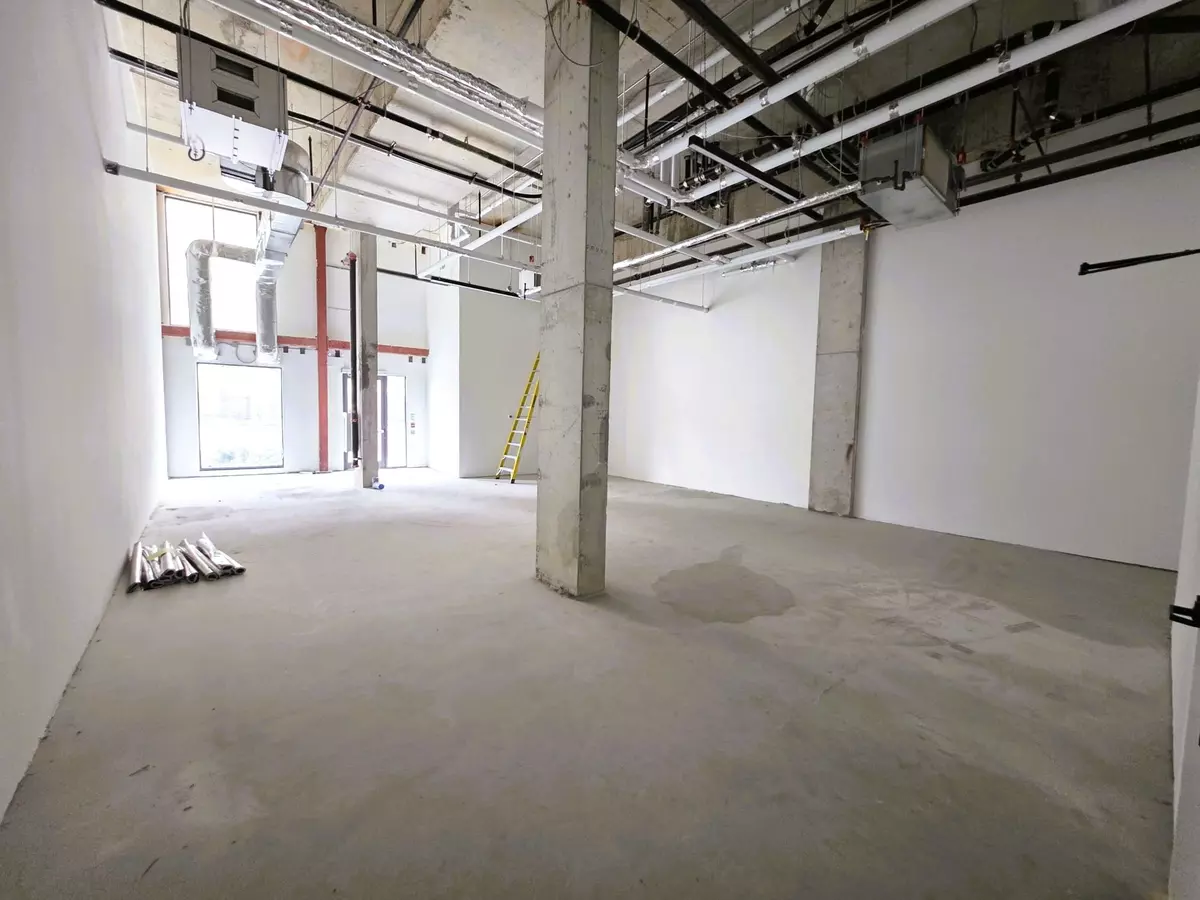 Toronto C06, ON M3H 0E5,500 Wilson AVE #33