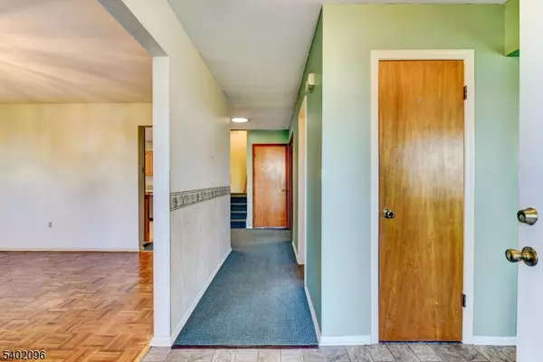 South Brunswick Twp., NJ 08824,28 Chipper Dr