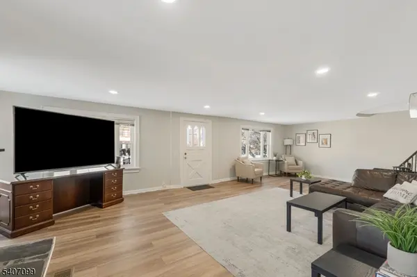 Somerville Boro, NJ 08876,382 E Main St