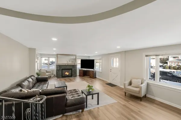 Somerville Boro, NJ 08876,382 E Main St