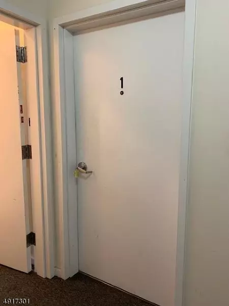 Metuchen Boro, NJ 08840,541 Middlesex Ave #1