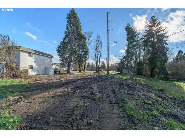 Eugene, OR 97408,32633 W MCKENZIE ST