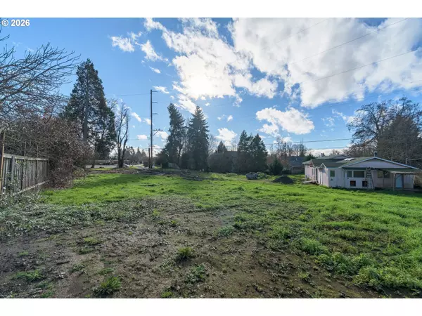 Eugene, OR 97408,32633 W MCKENZIE ST