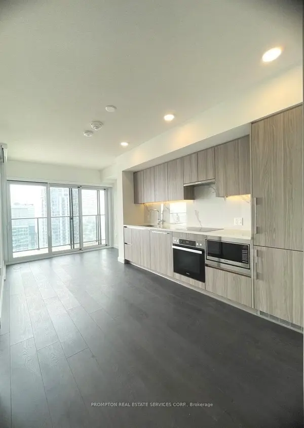 Toronto, ON M5V 0X3,1 Concord Cityplace WAY #3709