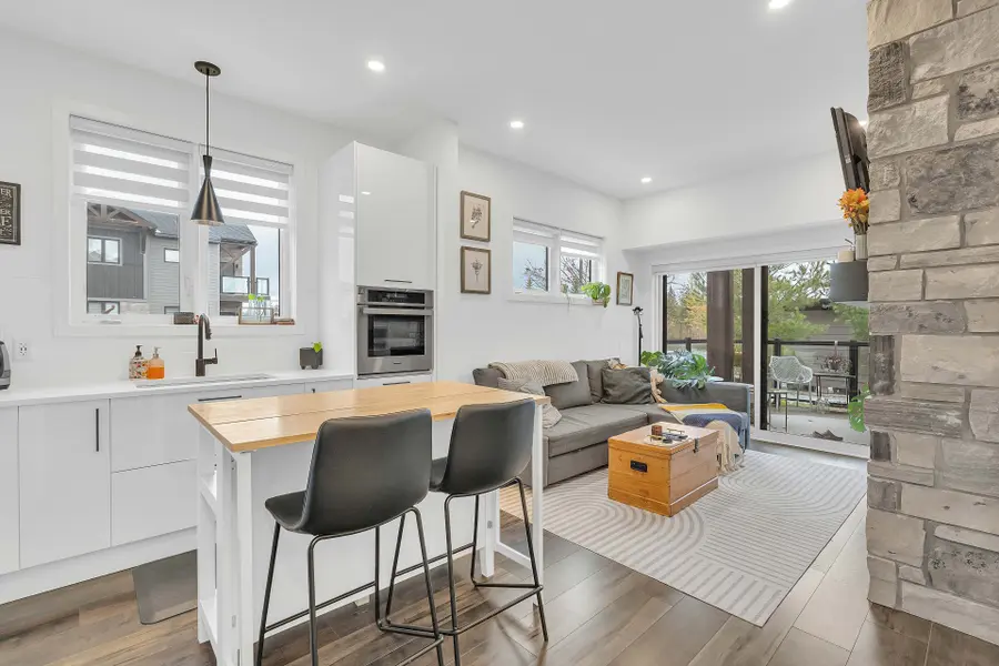 22 Beckwith LN #101, Blue Mountains, ON L9Y 3B6