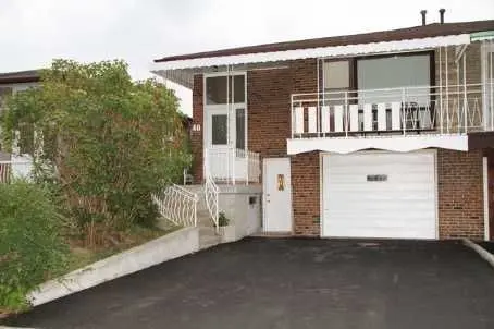 Toronto W05, ON M3N 2L7,40 Futura DR #Upper