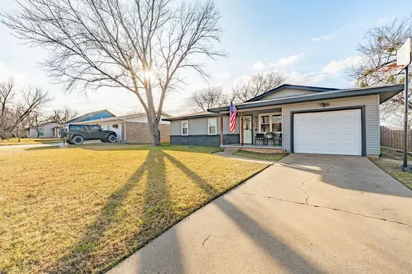 Stephenville, TX 76401,220 Davis