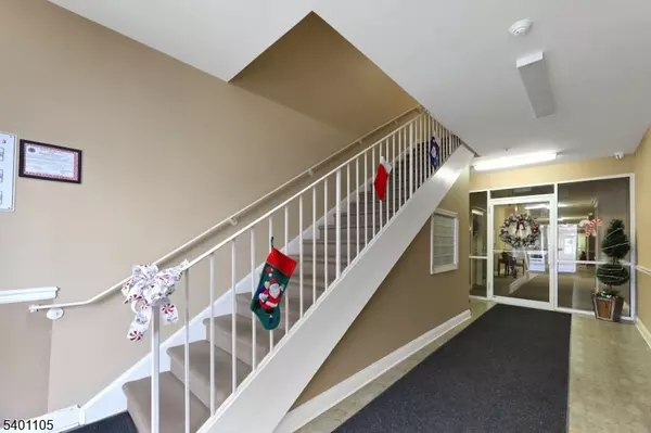 Saddle Brook Twp., NJ 07663,520 Victor St #42