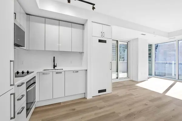 Toronto C01, ON M5T 1G2,280 Dundas ST W #504