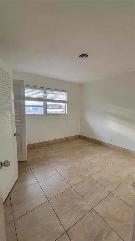 Fort Lauderdale, FL 33308,1821 NE 56th St #1