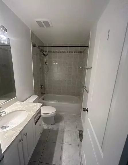 Whitchurch-stouffville, ON L3Y 4W1,18 Loggers TRL #Upper