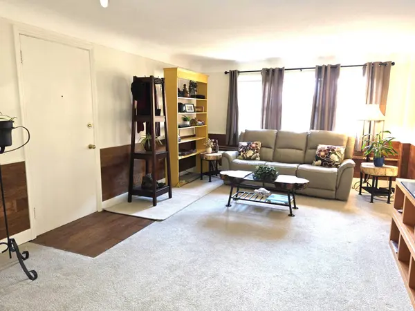 Burlington, ON L7R 1B8,2405 Lakeshore RD #10