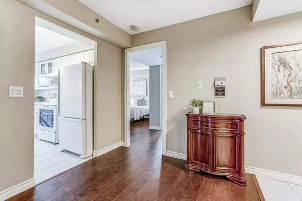 Burlington, ON L7L 6P6,100 Burloak DR #2210