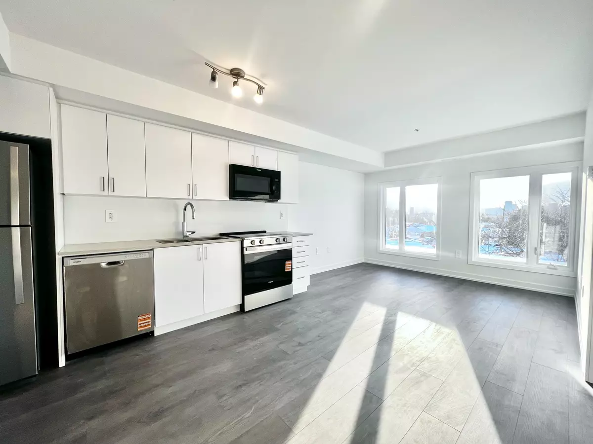 Toronto C13, ON M1R 1P8,1670 Victoria Park AVE #D212