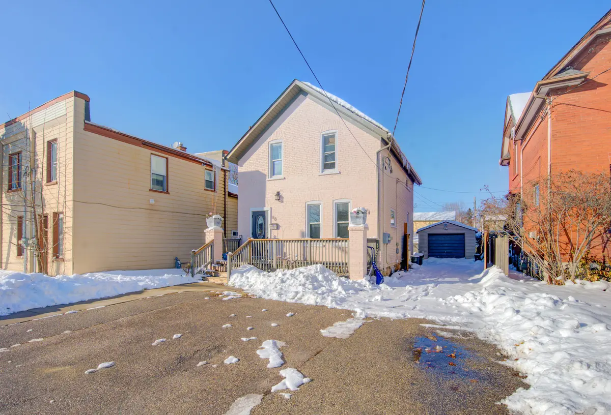 Kitchener, ON N2H 5J8,88 Wellington ST N