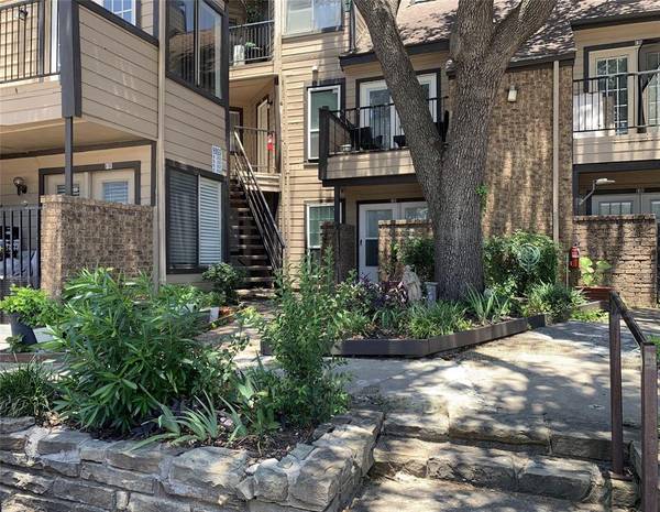 9803 Walnut Street #107,  Dallas,  TX 75243