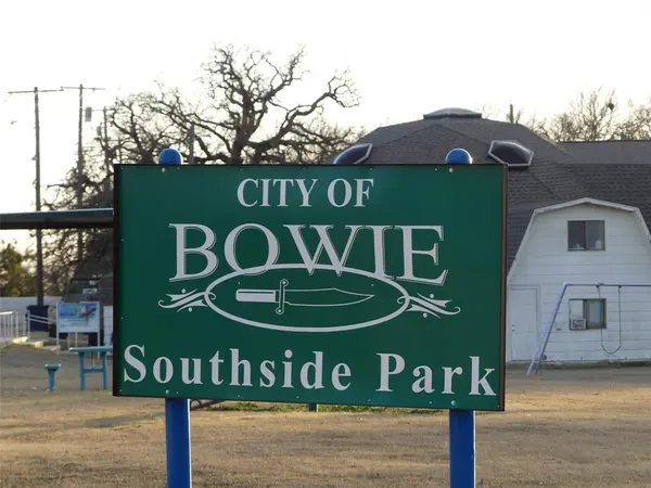 Bowie, TX 76230,422 Hutchinson Street