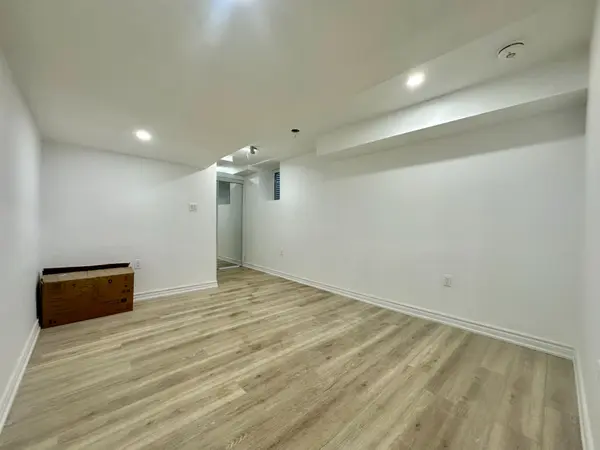 Toronto E09, ON M1E 4L7,6 Creekwood DR