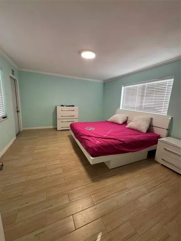 Hollywood, FL 33019,323 Monroe St #3