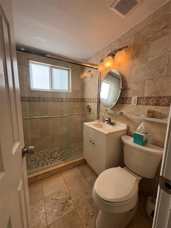 Hollywood, FL 33019,323 Monroe St #3