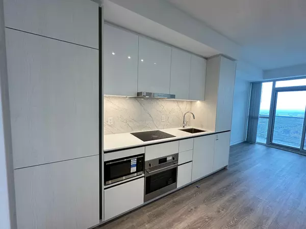 Vaughan, ON L4K 5Z7,8 Interchange WAY #5105