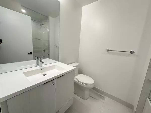 Vaughan, ON L4K 5Z7,8 Interchange WAY #5105