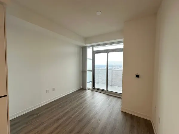 Vaughan, ON L4K 5Z7,8 Interchange WAY #5105