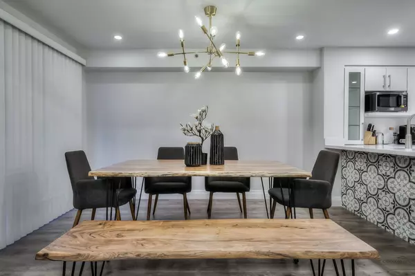 Richmond Hill, ON L4C 0H9,75 Weldrick RD E #710