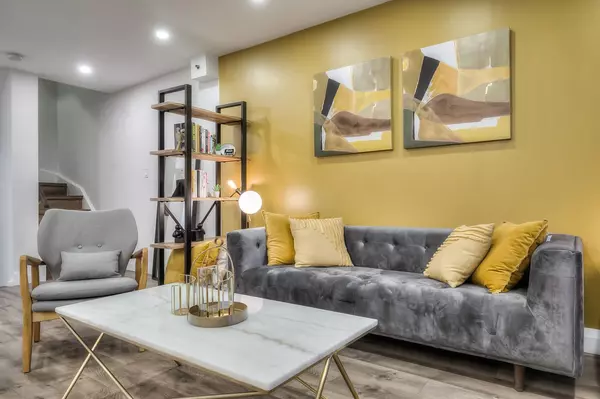 Richmond Hill, ON L4C 0H9,75 Weldrick RD E #710