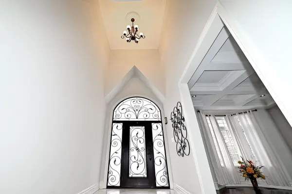 Oakville, ON L6K 3L8,350 Queen Mary DR