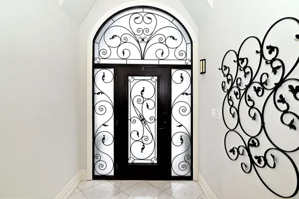 Oakville, ON L6K 3L8,350 Queen Mary DR